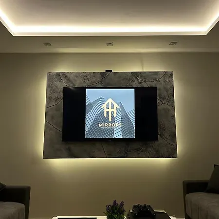 Mirrors 公寓 兹雷尼亚宁