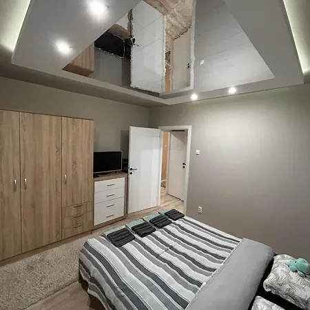 Mirrors Daire Beçkerek